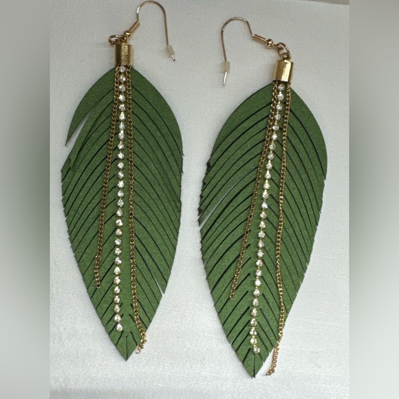 Green leaf earrings with handmade wooden beaded bracelet set - Picture 2 of 8